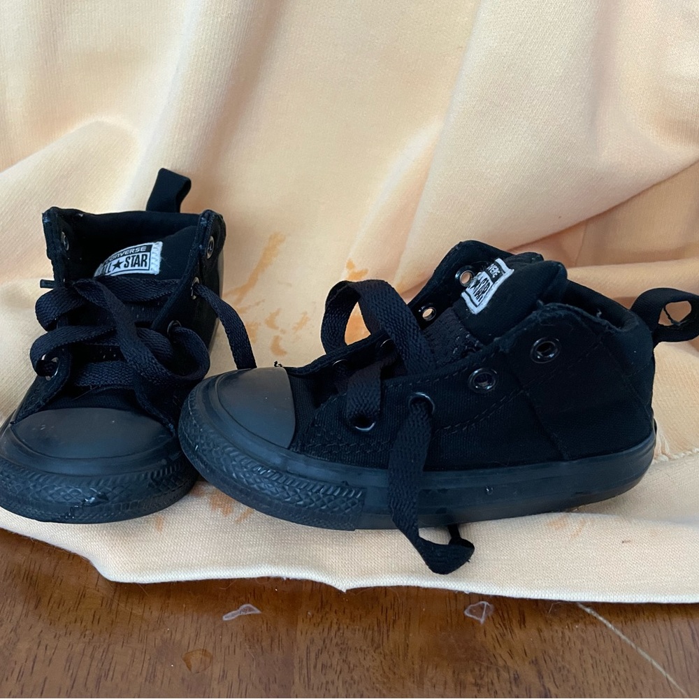 Gently used toddler converse size 7c